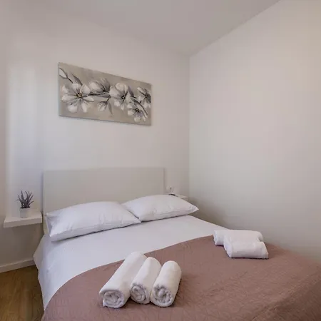 Teuta Villa Kastel Stari