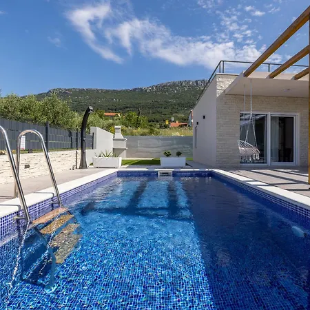 Teuta Villa
